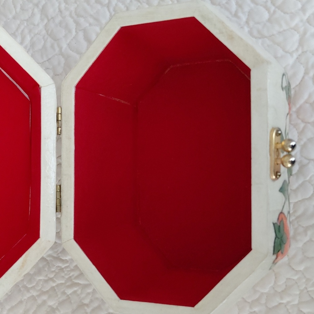 Vintage Handcrafted Strawberry Decoupage Decorative Purse with Velvet Fruit - Picture 7 of 7